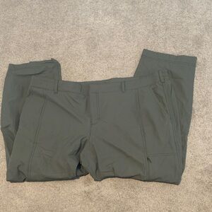 Kirkland Signature women’s Olive Green Travel Pant Size 16